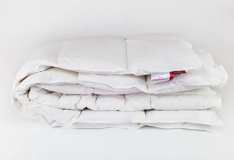 Одеяло пуховое Kauffmann Sleepwell Comfort Decke всесезонное сложено