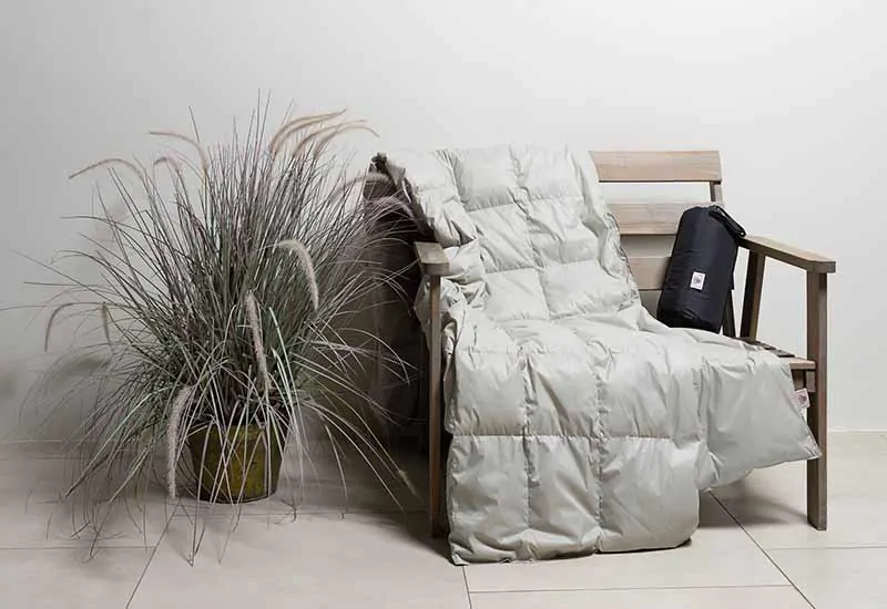 Плед пуховый Travel Plaid Grass серый купить дорожный плед 2